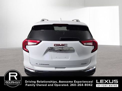 Used 2024 GMC Terrain SLT AWD/4WD image 8
