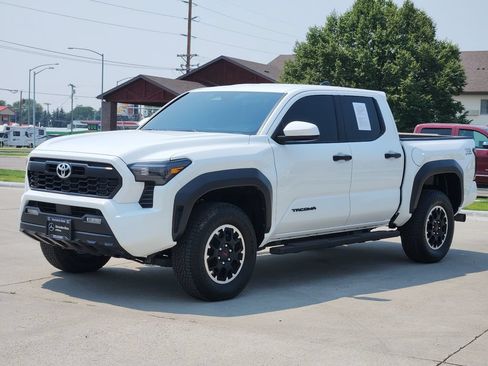 Used 2025 Toyota Tacoma TRD Off-Road AWD/4WD image 35