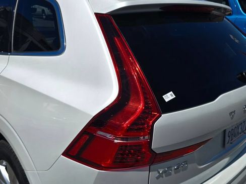 Used 2022 Volvo XC60 B5 Momentum AWD/4WD image 28