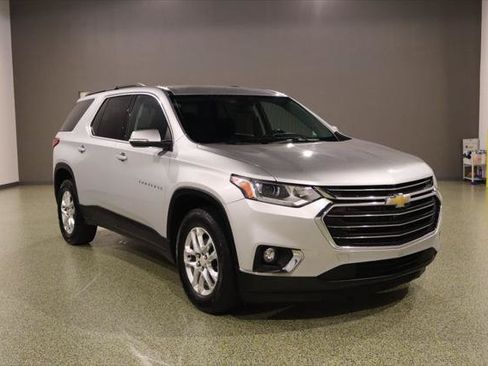 Used 2021 Chevrolet Traverse LT FWD image 1