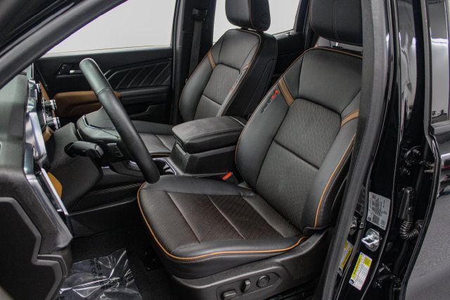 Used 2026 GMC Canyon AT4 w/ Technology Plus Package AWD/4WD image 13