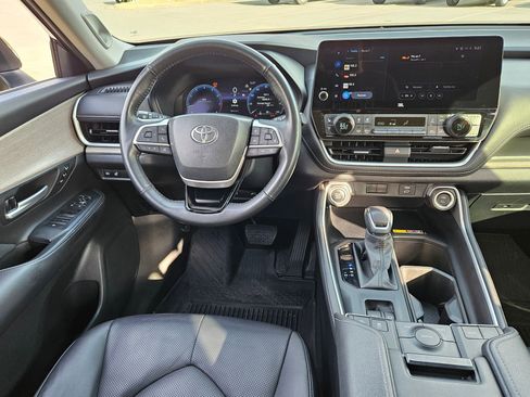 Used 2024 Toyota Grand Highlander Limited image 9