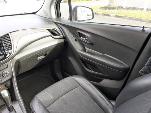 Certified 2021 Chevrolet Trax LT w/ Driver Confidence Package image 19