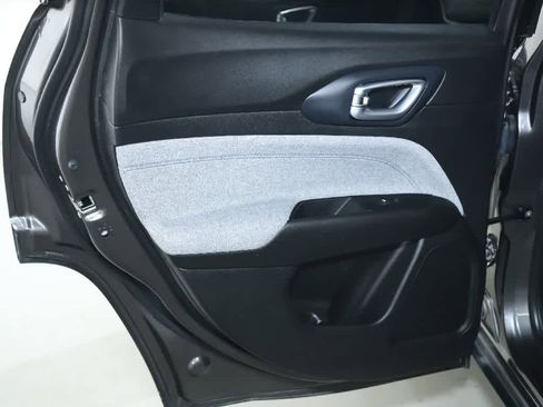 Used 2022 Jeep Compass Latitude image 13