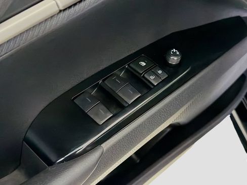 Used 2025 Toyota Camry SE FWD image 19
