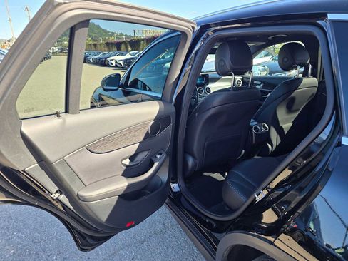 Used 2022 Mercedes-Benz GLC 300 4MATIC image 17