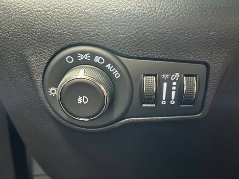 Used 2024 Jeep Compass Trailhawk AWD/4WD image 13