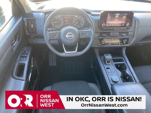 Used 2024 Nissan Pathfinder S image 22