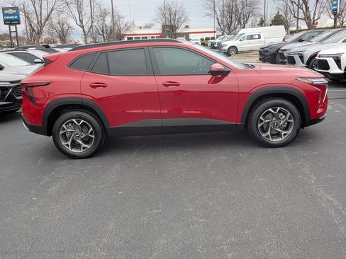 New 2026 Chevrolet Trax LT w/ Driver Confidence Package FWD image 9