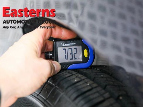 Used 2024 Kia Carnival LX image 31