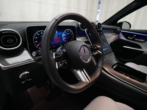 Used 2025 Mercedes-Benz GLC 300 4MATIC image 8