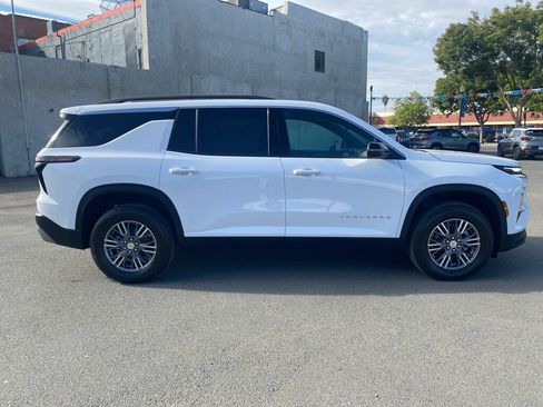 Used 2026 Chevrolet Traverse LT image 5