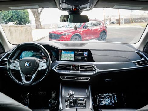 Used 2022 BMW X7 xDrive40i w/ Executive Package image 11