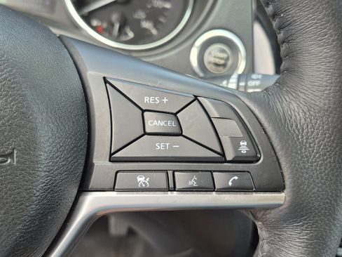Used 2018 Nissan Rogue SV w/ Premium Package FWD image 33