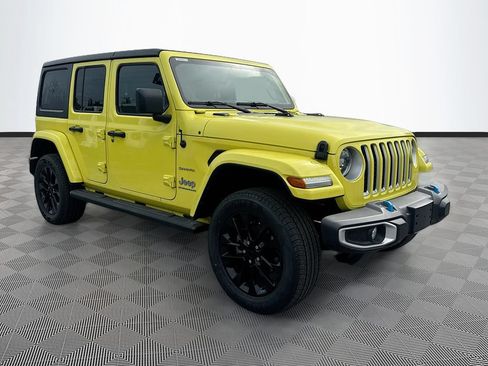 Used 2023 Jeep Wrangler Unlimited Sahara w/ Cold Weather Group AWD/4WD image 4