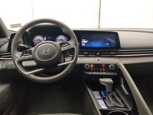 Used 2025 Hyundai Elantra SEL FWD image 22