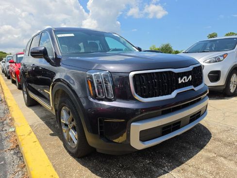 Certified 2025 Kia Telluride LX FWD image 3