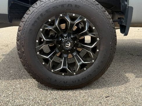 Used 2025 Chevrolet Silverado 1500 LT AWD/4WD image 48