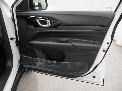 New 2026 Jeep Compass Latitude image 32