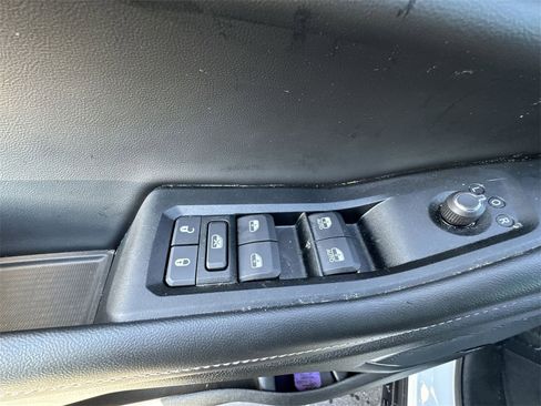 Used 2025 Jeep Grand Cherokee L Limited w/ Black Appearance Package image 13