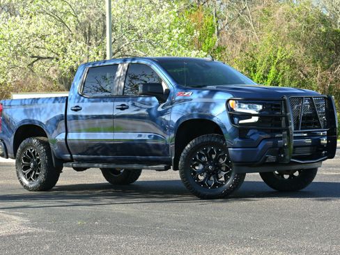 Used 2023 Chevrolet Silverado 1500 RST image 2