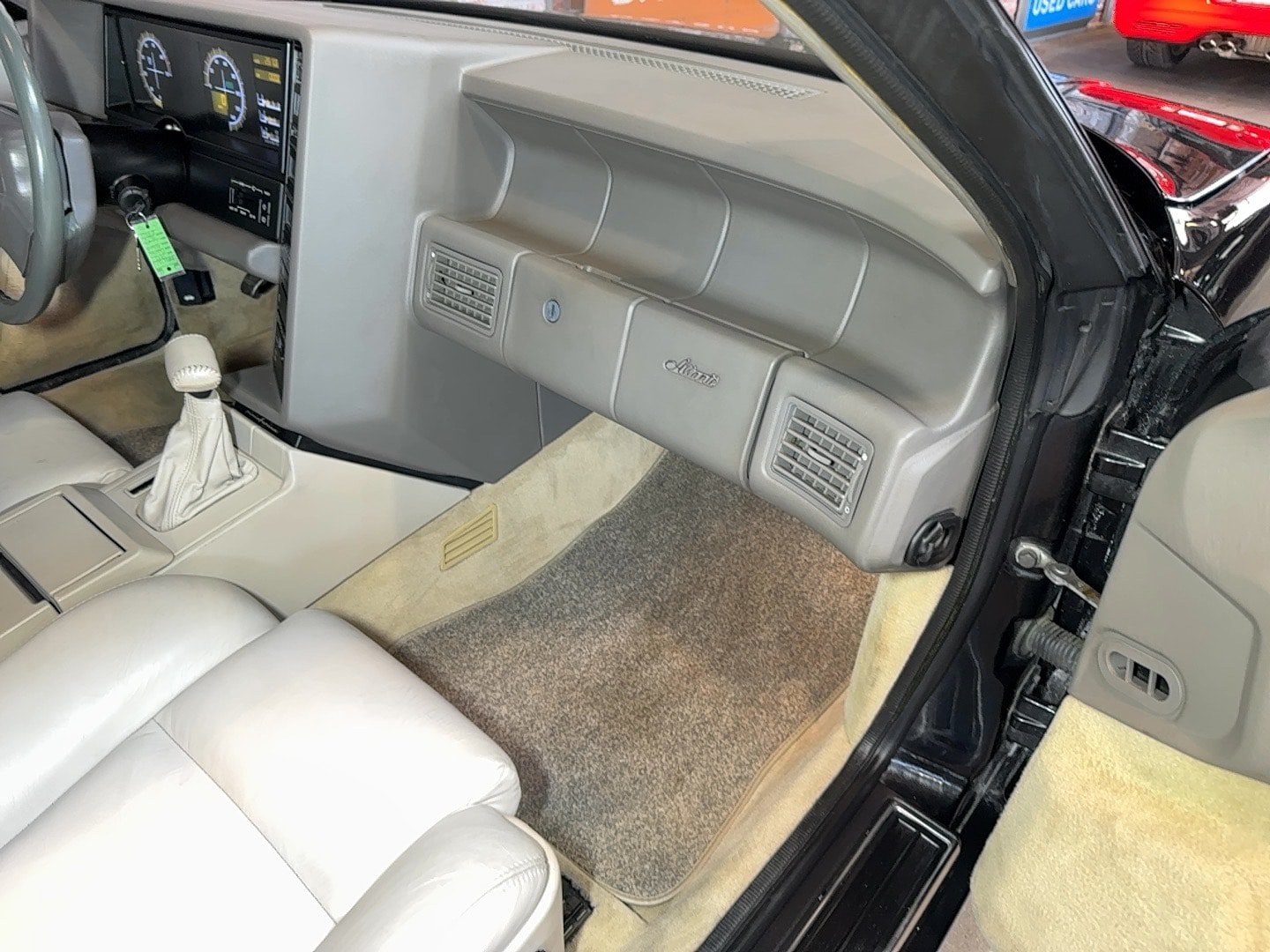 Used 1993 Cadillac Allante FWD image 69