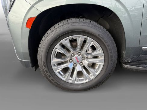 Used 2024 GMC Yukon XL Denali image 9