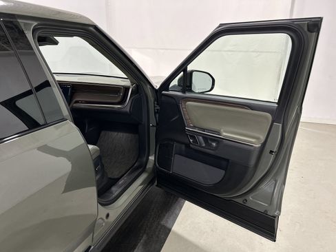 Used 2022 Rivian R1T Launch Edition image 18