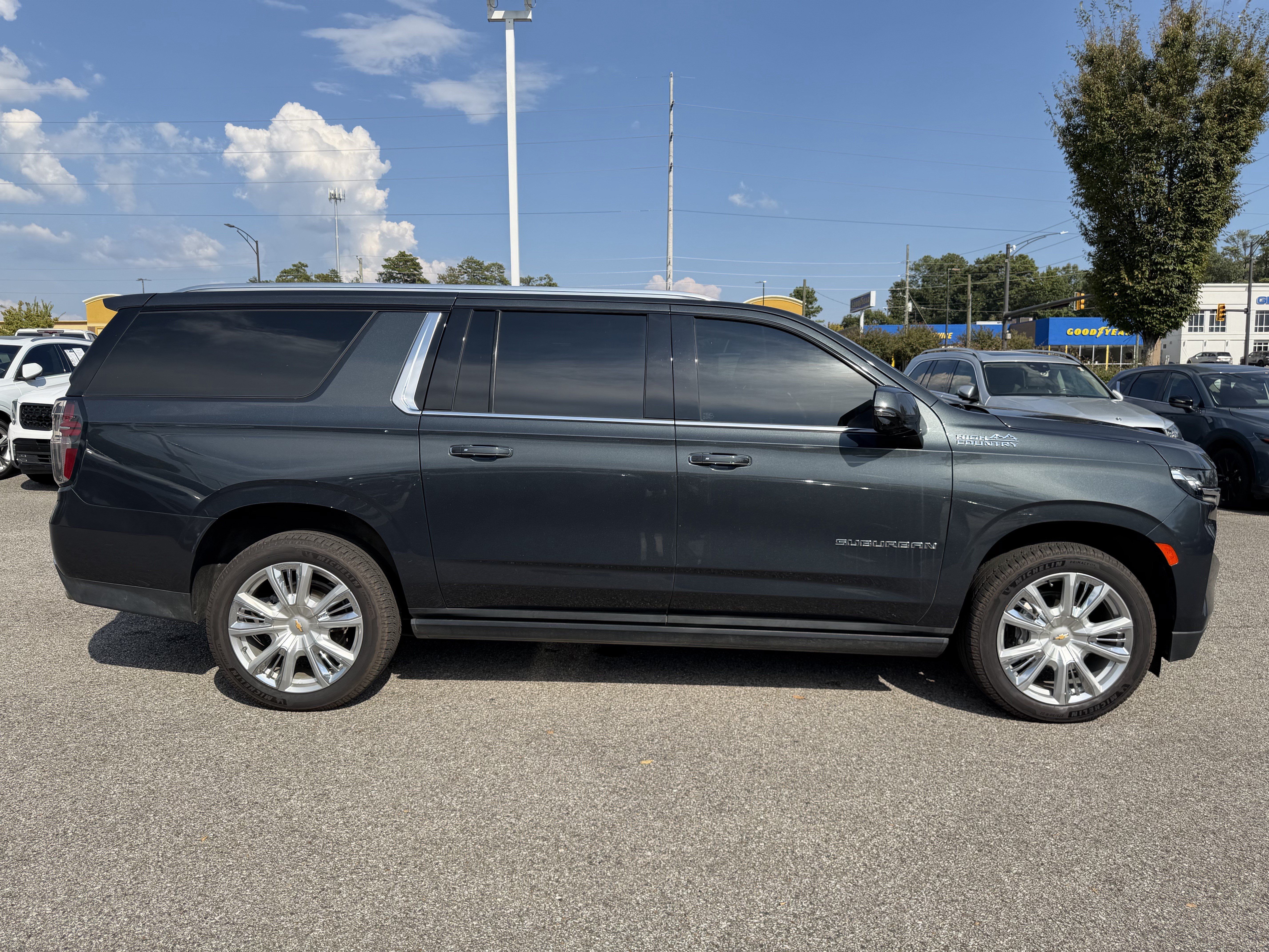 Used 2022 Chevrolet Suburban High Country AWD/4WD image 11