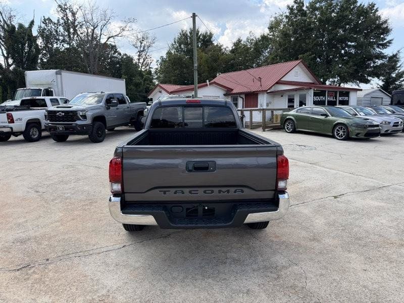 Used 2022 Toyota Tacoma SR5 RWD image 4