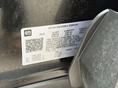 Certified 2025 Chevrolet Trax LT image 36