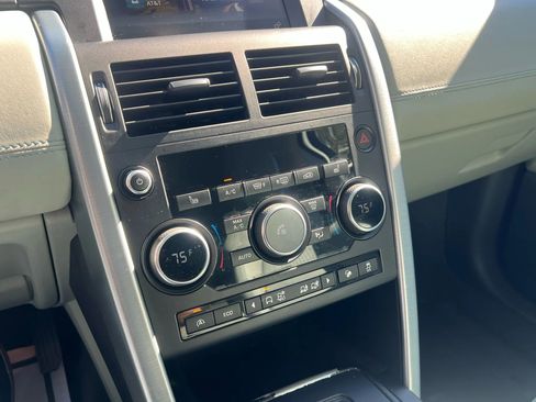 Used 2017 Land Rover Discovery Sport SE image 26
