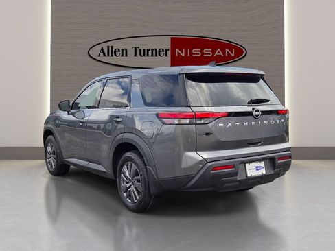 Used 2023 Nissan Pathfinder S FWD image 9