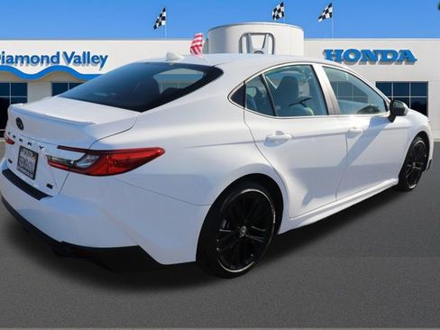 Used 2025 Toyota Camry SE image 6