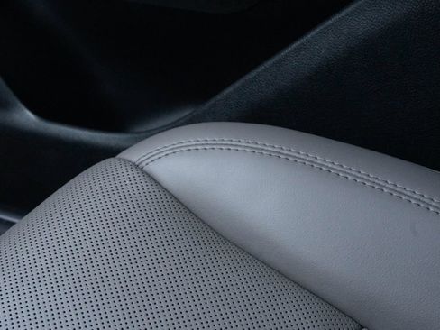 Used 2025 Lincoln Corsair Reserve FWD image 30