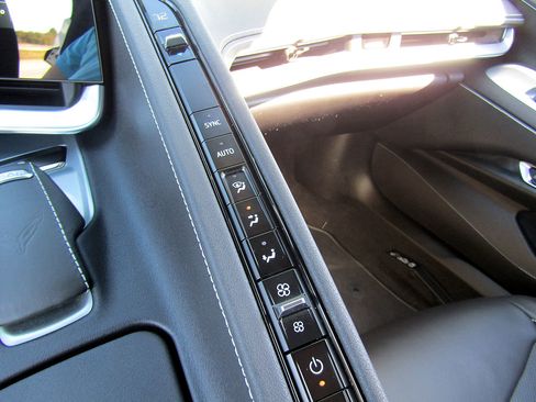 Used 2023 Chevrolet Corvette Stingray Coupe image 17