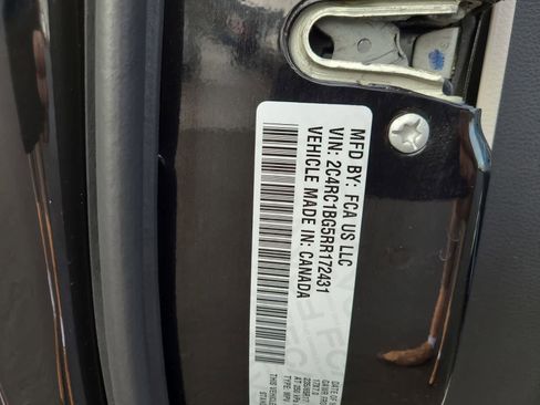 Used 2024 Chrysler Pacifica Touring-L image 29