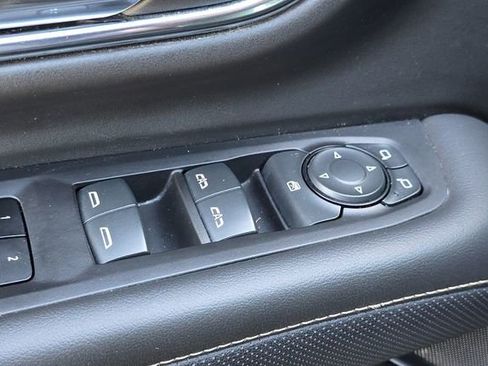 Used 2024 GMC Yukon SLT image 11