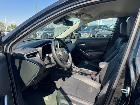 Used 2025 Toyota Corolla Cross XLE AWD/4WD image 4