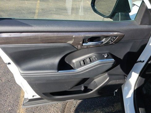 Used 2023 Toyota Highlander Platinum image 20