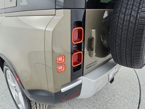 Used 2020 Land Rover Defender 110 First Edition image 27