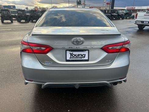 Used 2018 Toyota Camry SE image 5