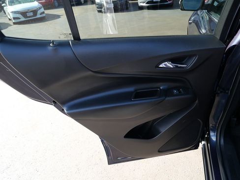 Used 2019 Chevrolet Equinox LT w/ Sun & Navigation Package AWD/4WD image 29