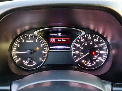 Used 2018 Nissan Pathfinder S image 14