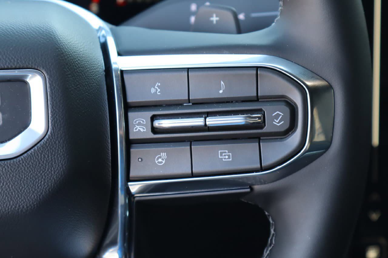 Used 2027 GMC Terrain Elevation w/ Elevation Premium Package FWD image 13