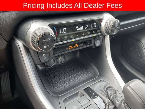 Used 2025 Toyota RAV4 XLE AWD/4WD image 32