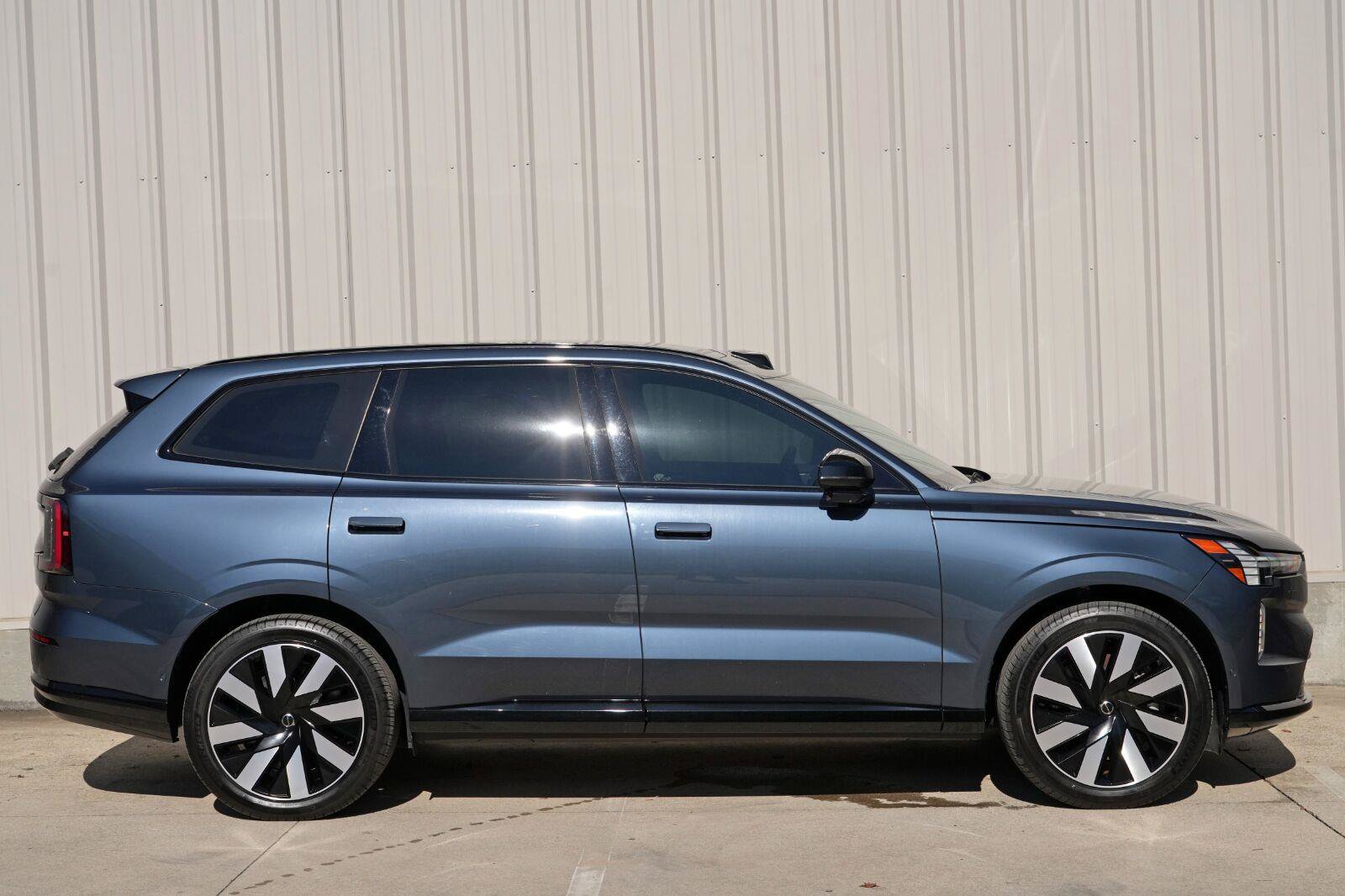 Used 2025 Volvo EX90 Ultra AWD/4WD image 49