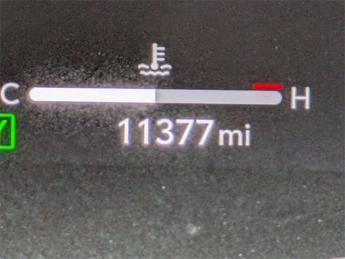 Used 2025 Toyota Camry XLE image 30