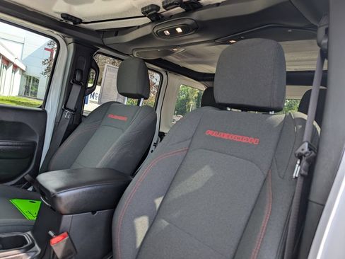 Used 2024 Jeep Wrangler Unlimited Rubicon AWD/4WD image 17