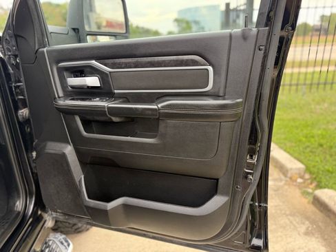 Used 2024 RAM 3500 Big Horn w/ Sport Appearance Package image 15